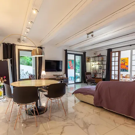 Bas De Piscine 150m De La וילה